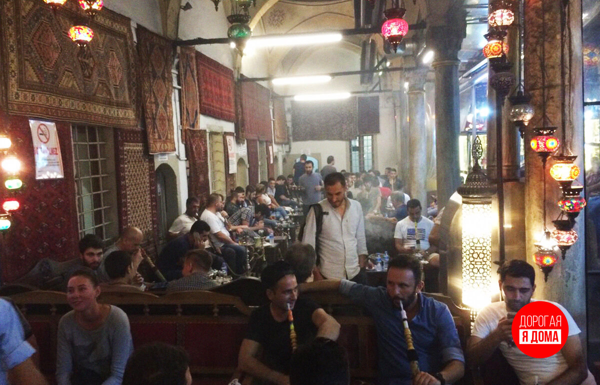 Это один из залов, слева двери в отдельные комнатки 