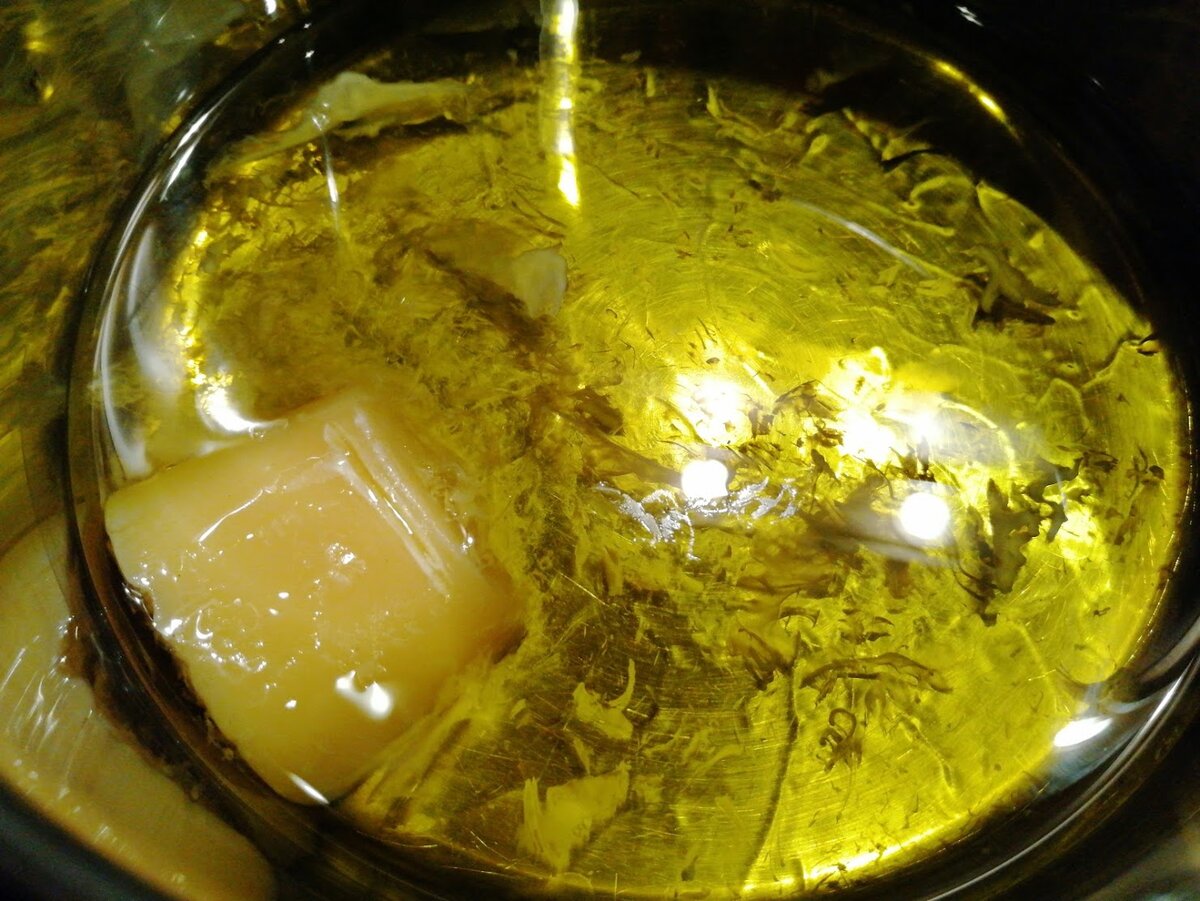 Варится Монастырская мазь. Фото Светы Давыдовой