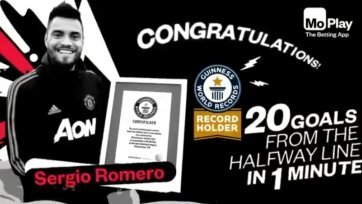 Футболисты манкунианского клуба посоревновались в забитии мячей в пустые ворота с середины поля за 60 секунд. Больше остальных удалось забить 32-летнему аргентинцу Серхио Ромеро- 20 раз, сообщает Manchester Evening News. 
