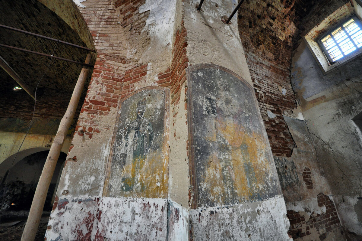 церковь в карпиной горе. фреска в храме. заброшенные церкви тульской области. разрушенная церковь с уцелевшей фреской на которой. разрушенная церковь с уцелевшей фреской на которой.