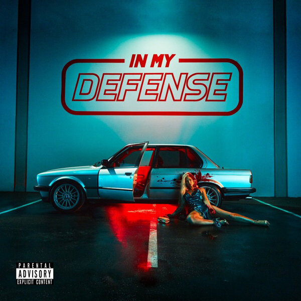 Игги Азалия в вечернем платье и крови на фото к альбому «In My Defense»