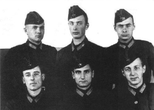 
А вот выдержка из того письма:
«Дорогой Иосиф Виссарионович! Вот уже 10 месяцев прошло с начала войны, и все это время я чувствую себя в положении человека, пытающегося головой прошибить каменную стену. Единственное, что делает урановые проекты фантастическими — это слишком большая перспективность в случае удачного решения задачи… Я надеюсь, что Вы поможете мне пробить стену молчания. Это письмо последнее, после которого я складываю оружие и жду, когда в Германии, Англии и США удастся решить задачу. Результаты будут огромны…"