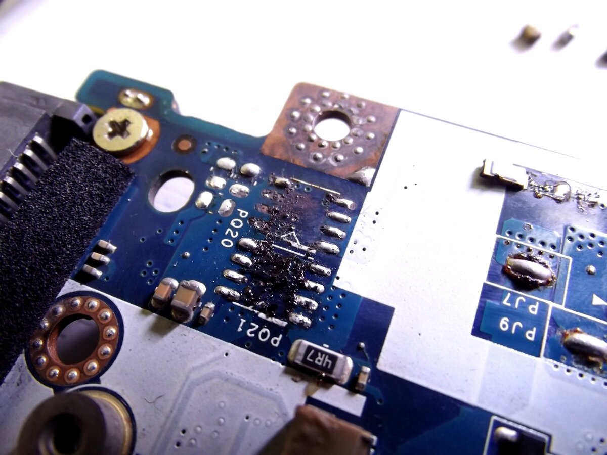 на месте PQ20 можно увидеть насквозь прогнившую медную подложку.