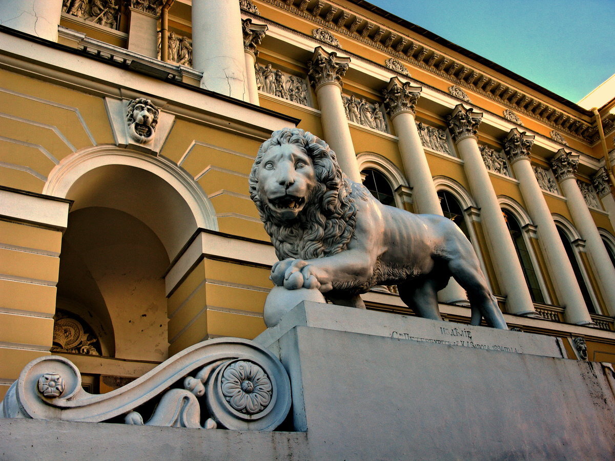 скульптура льва в санкт петербурге