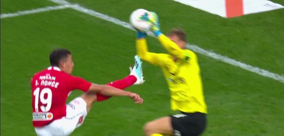 Момент опасной игры Понсе