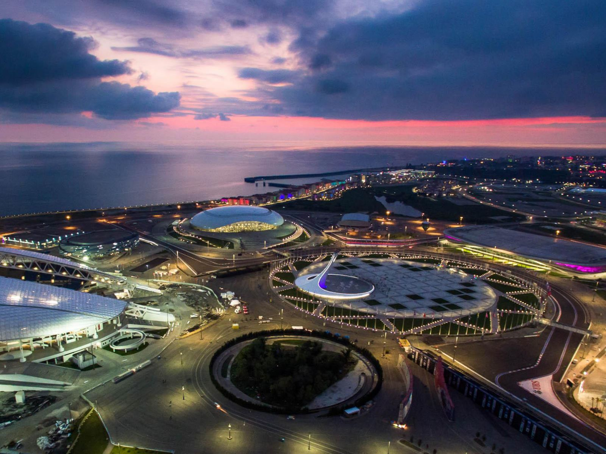 Sochi. Вечерний Олимпийский парк Сочи экскурсия. Олимпийский парк, посёлок городского типа Сириус. Очень красивое фото Сочи. Самые невероятные виды в Сочи.