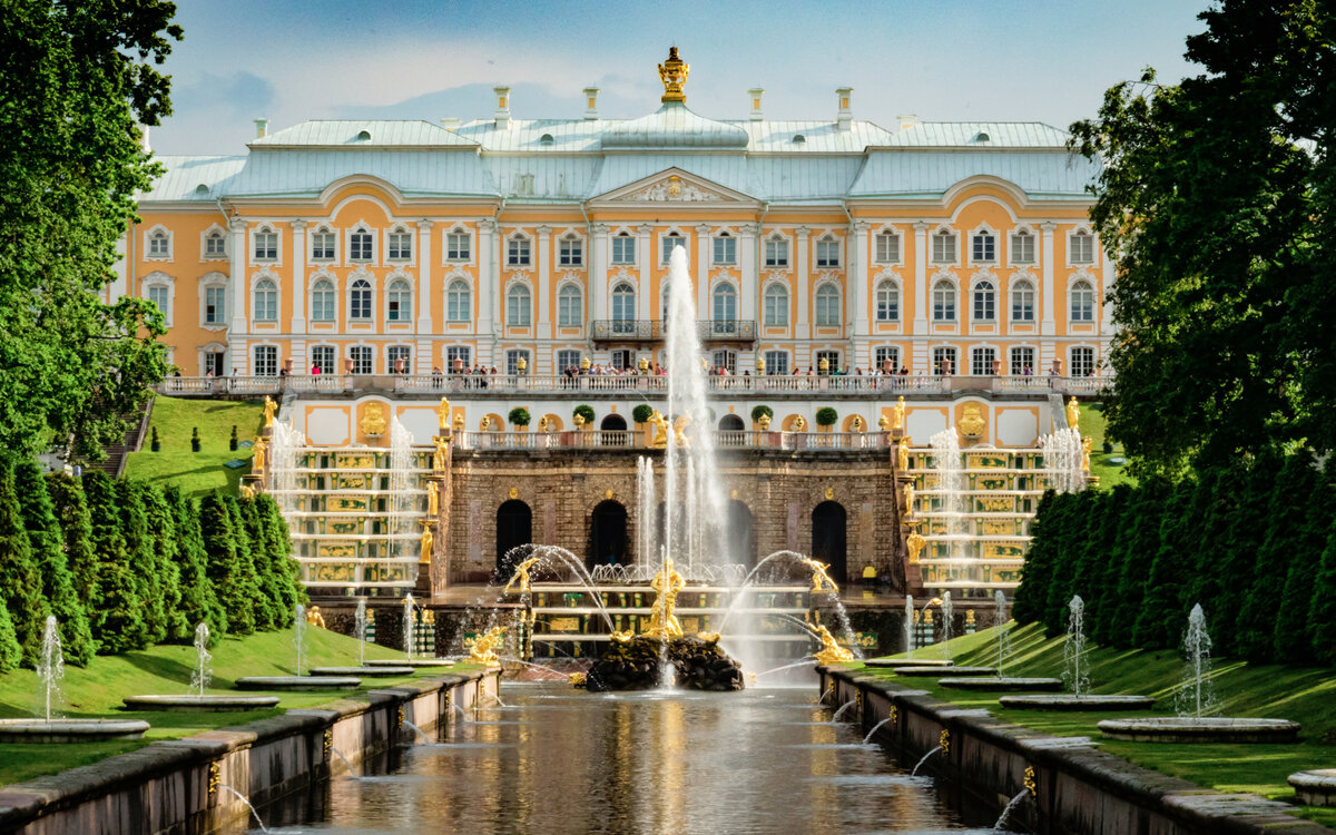 Петергофский дворец в Санкт Петербурге