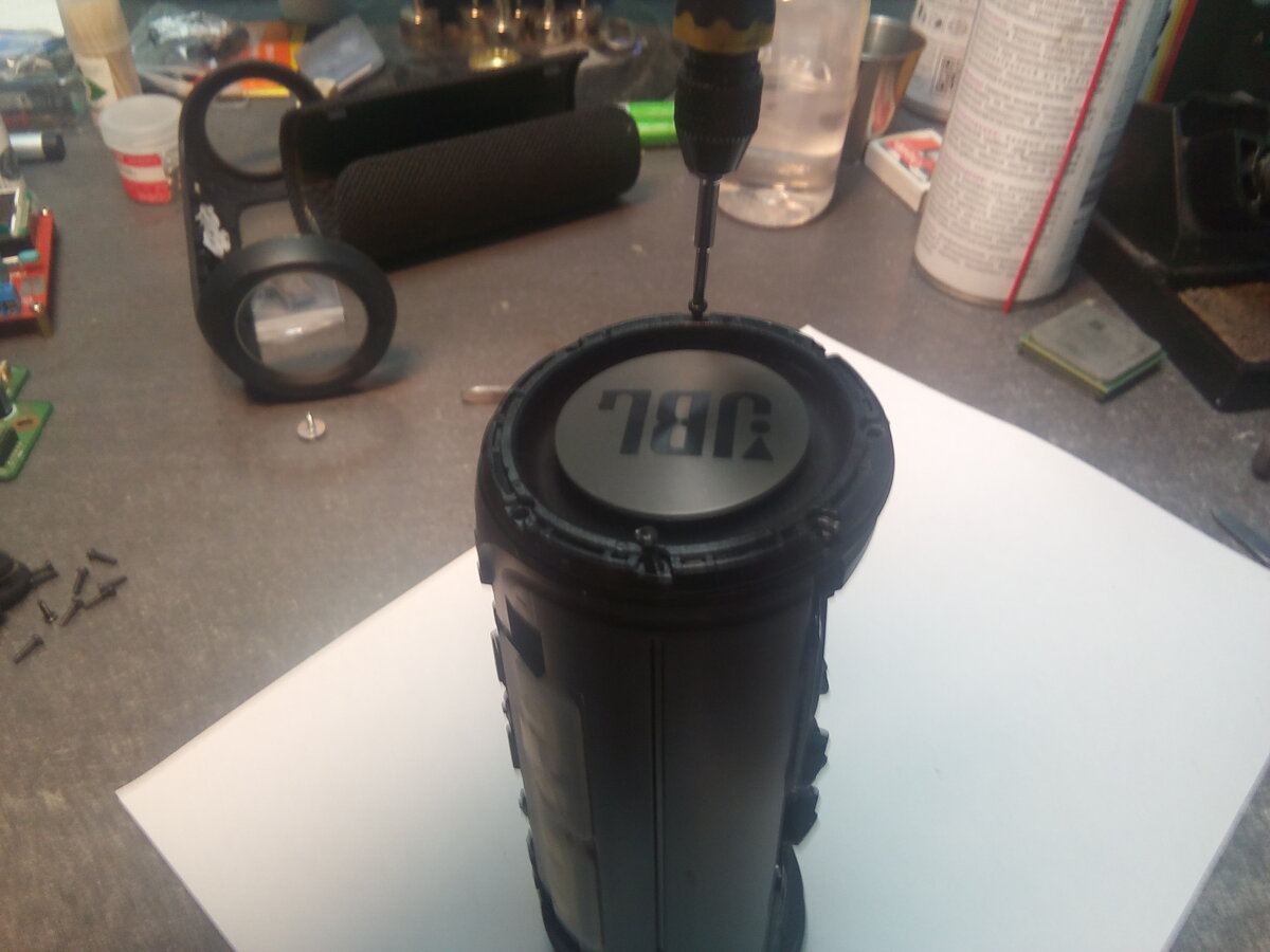 Как разобрать jbl 4. Jbl flip 3 внутри. jbl flip 4 в разборе.