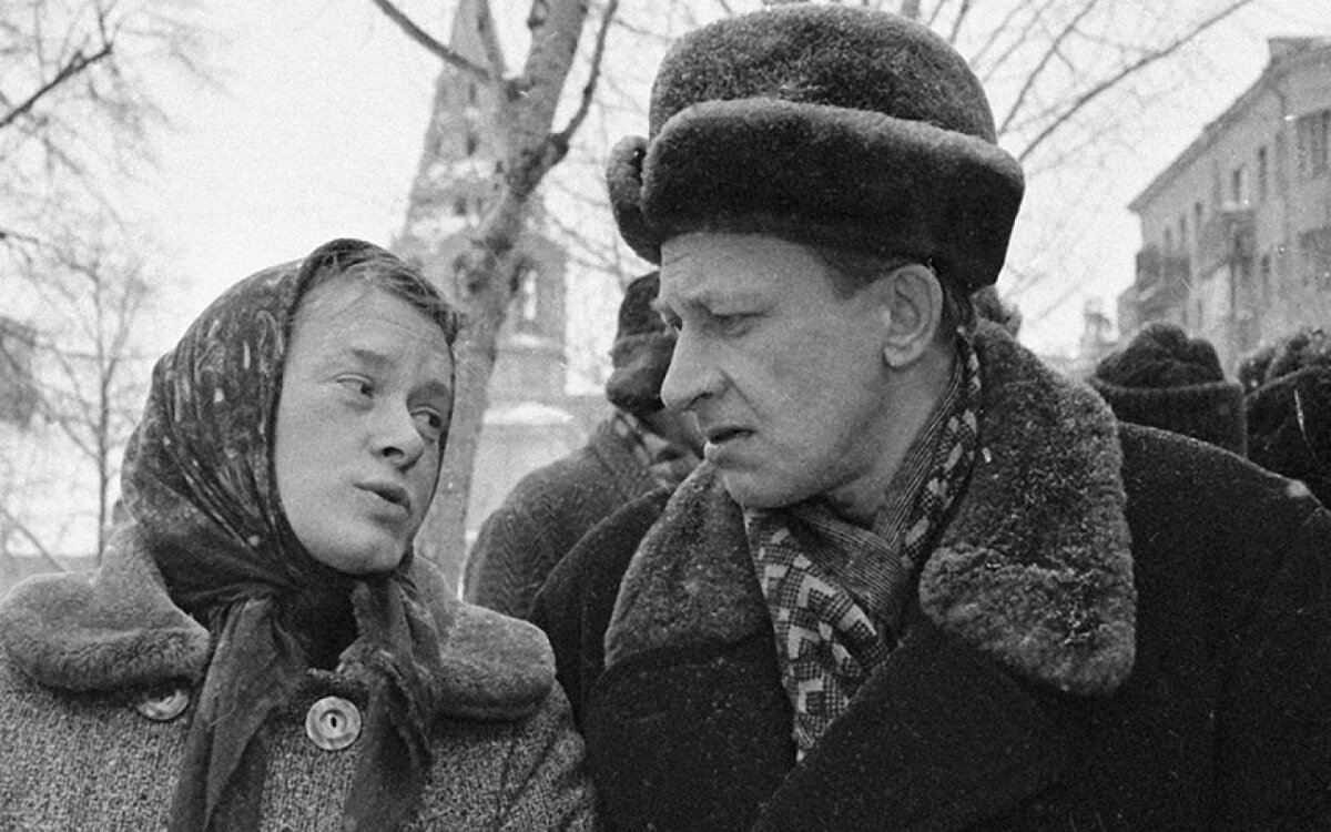 Валентина Талызина и Евгений Евстигнеев в фильме "Зигзаг удачи" (1968)