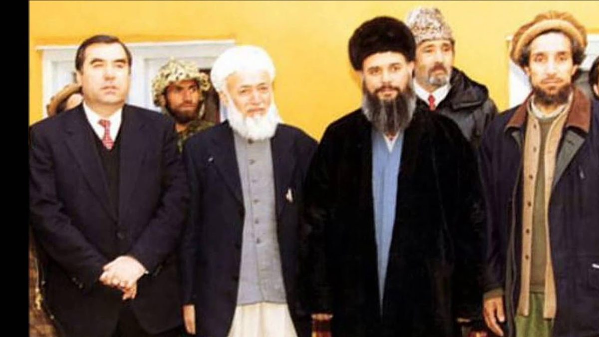 После переговоров центральной власти и таджикской оппозиции на территории Афганистана. А. Нури. Э. Рахмон. Б. Раббони и Шах Масуд. 