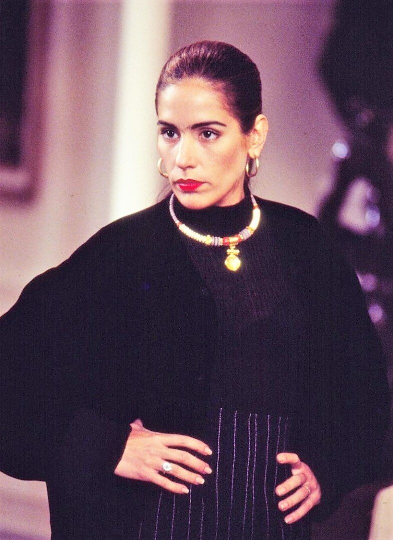 Глория Пирес в роли  "злой" близняшки Ракел. Или это уже Рут притворяется ею?