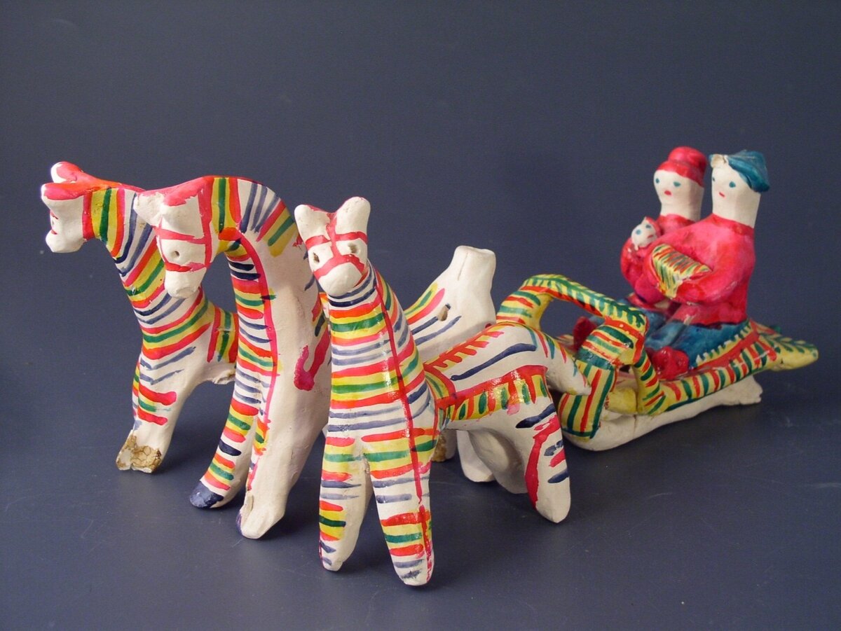 Дымковская глиняная игрушка. Фотография: kizhi.karelia.ru