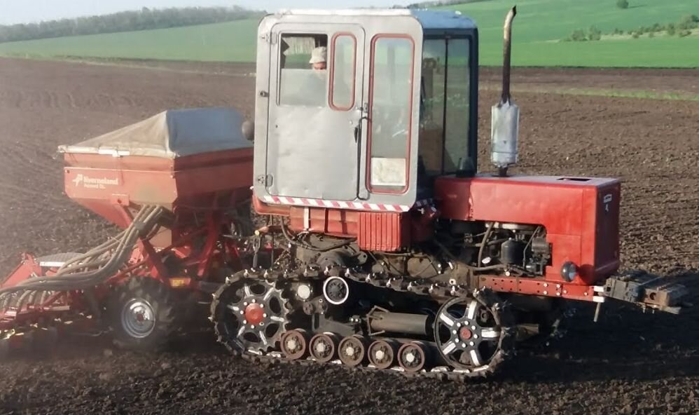 Трактор ктз т-70 с. Трактор ктз т-70 с. Ктз-т70с гусеничный. Трактор хтз т-70. Трактор кишиневец т-70.