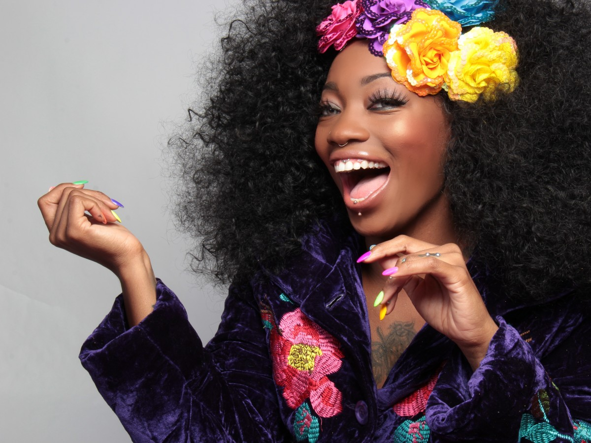 https://c.pxhere.com/photos/d9/c3/smile_color_laugh_black_african_american_woman_female_cheerful-597017.jpg!d