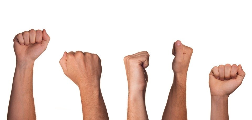https://cdn.pixabay.com/photo/2014/08/22/14/53/fist-424500_960_720.jpg