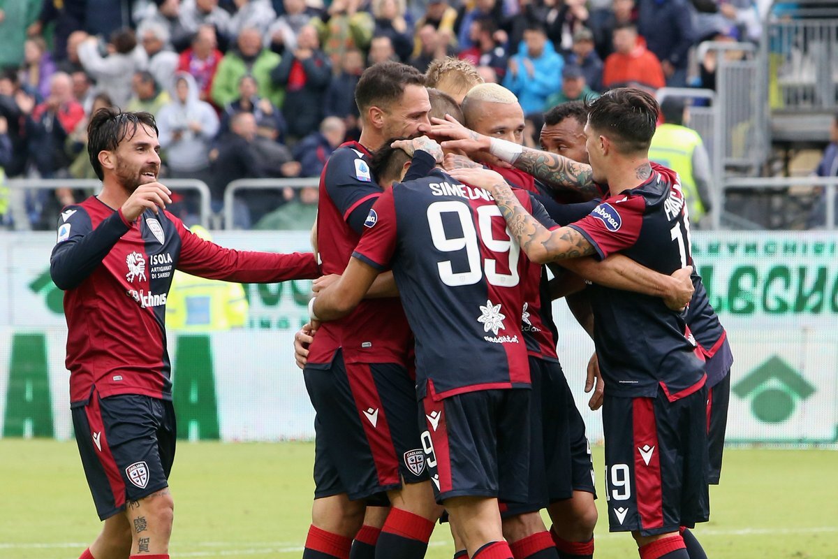 Счет кальяри. Джанлука лападула. Счет кальяри. Счет кальяри. Футбол матч.