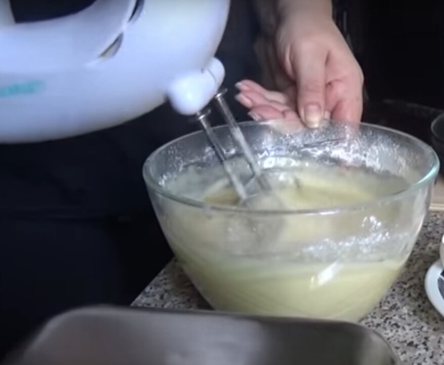 Смесь надо взбить миксером