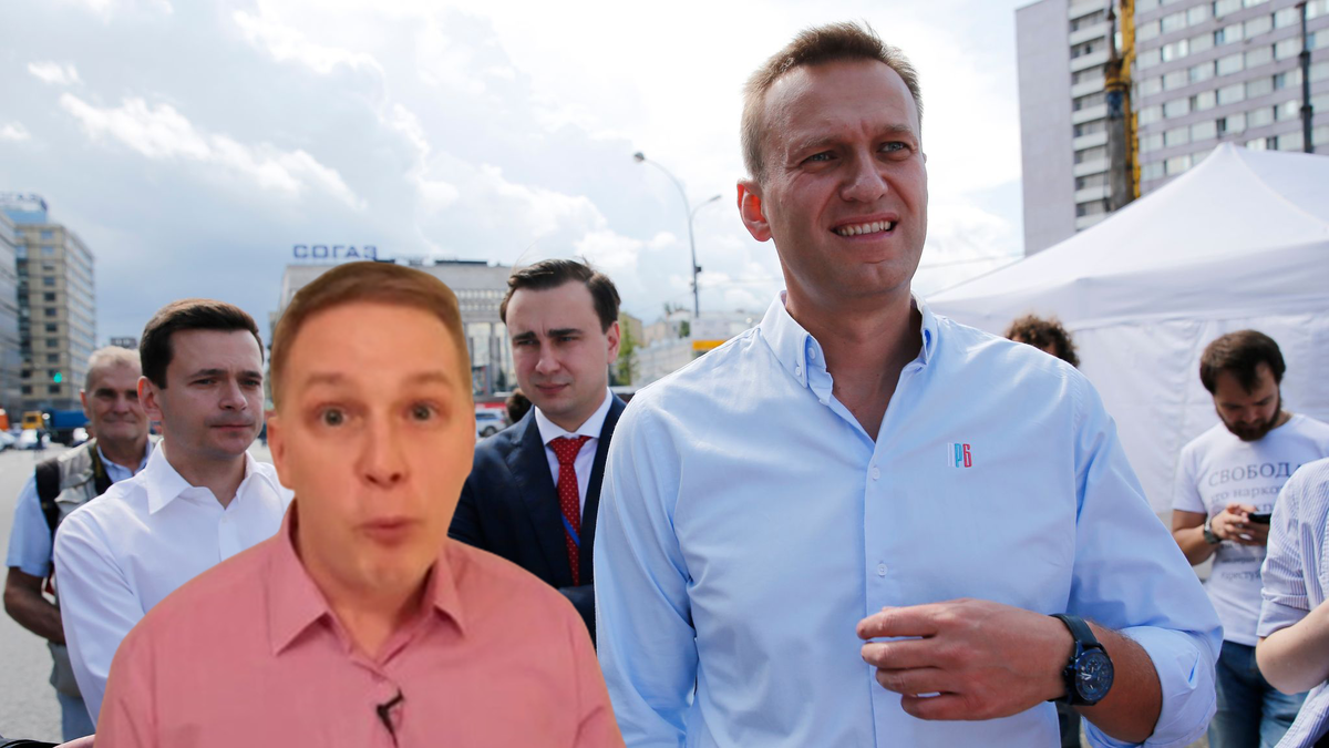 Алексей Навальный вместе со своим УО-поклонником - Дмитрием Сергеевичем. Москва, 2018 год.