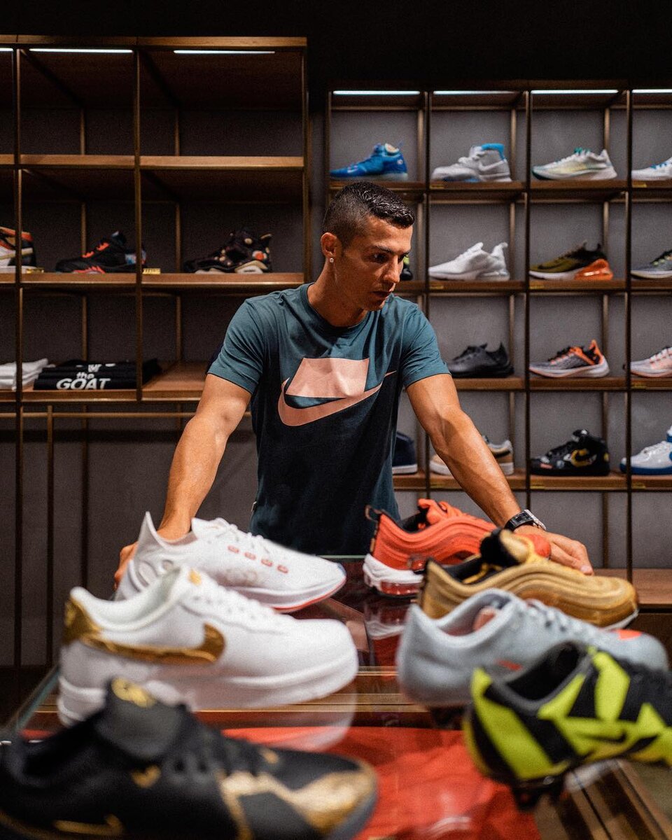 Cristiano ronaldo goes sneaker shopping hotsell