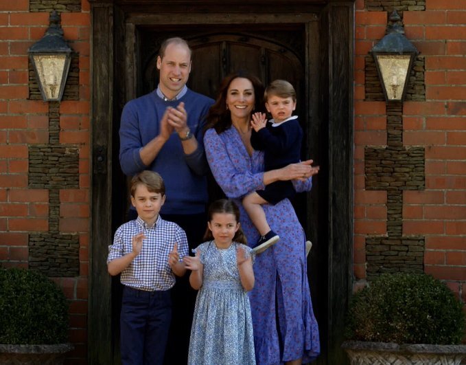 В четверг 23 апреля неожиданностью для всех стало появление семьи герцогов Кембриджских в видео на телеканале BBC One в  «The Big Night In» .-2