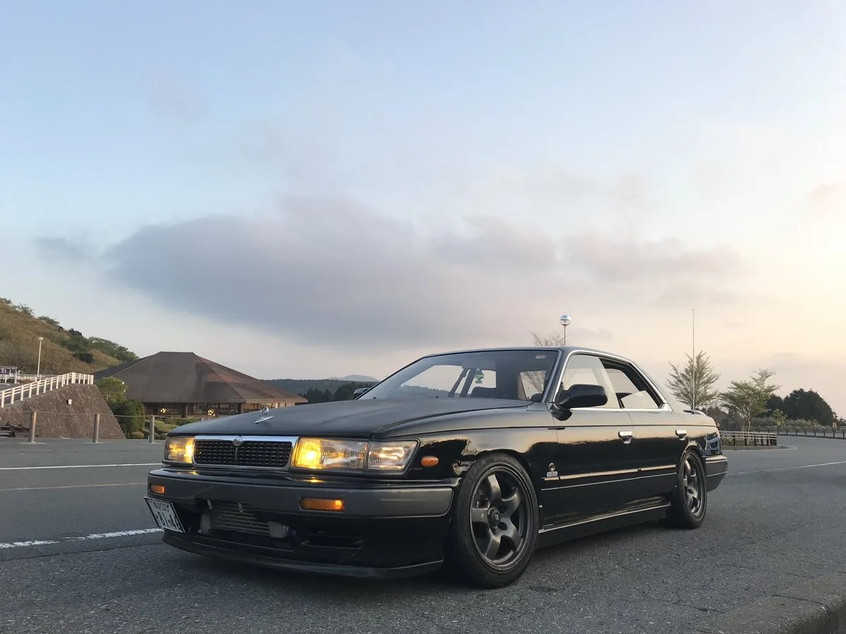 Nissan Laurel c33 1989 - 1992г. Средняя цена - 150 тыс. рублей.