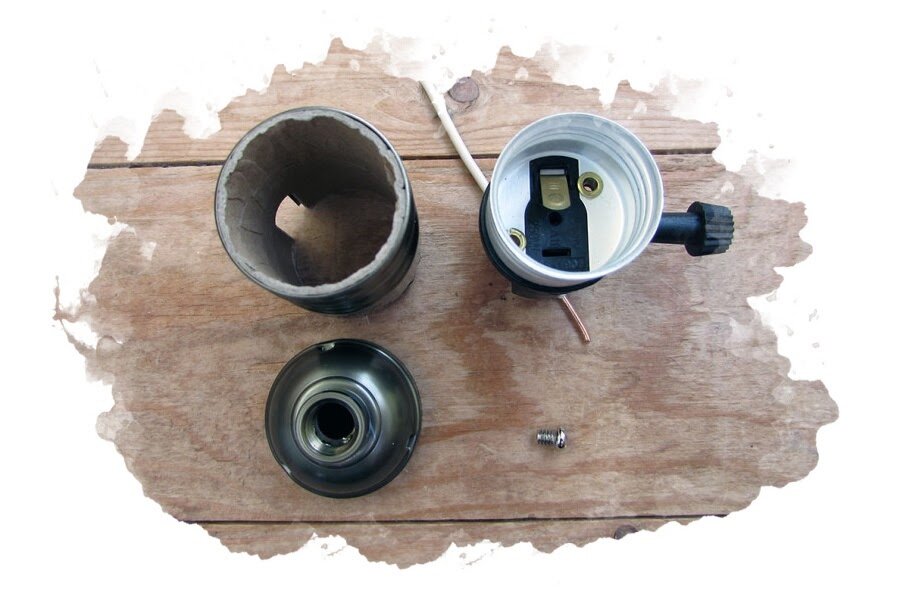 Как разобрать патрон для лампочки. Патрон е27 с креплением. Патрон е14 металлический. Как разобрать патрон для лампочки. Как разобрать патрон для лампочки.