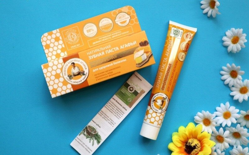 Источник фото https://irecommend.ru/content/udivlena-zubnaya-pasta-propolisnaya-retsepty-babushki-agafi-pasta-s-berezhnym-sostavom-i-eff