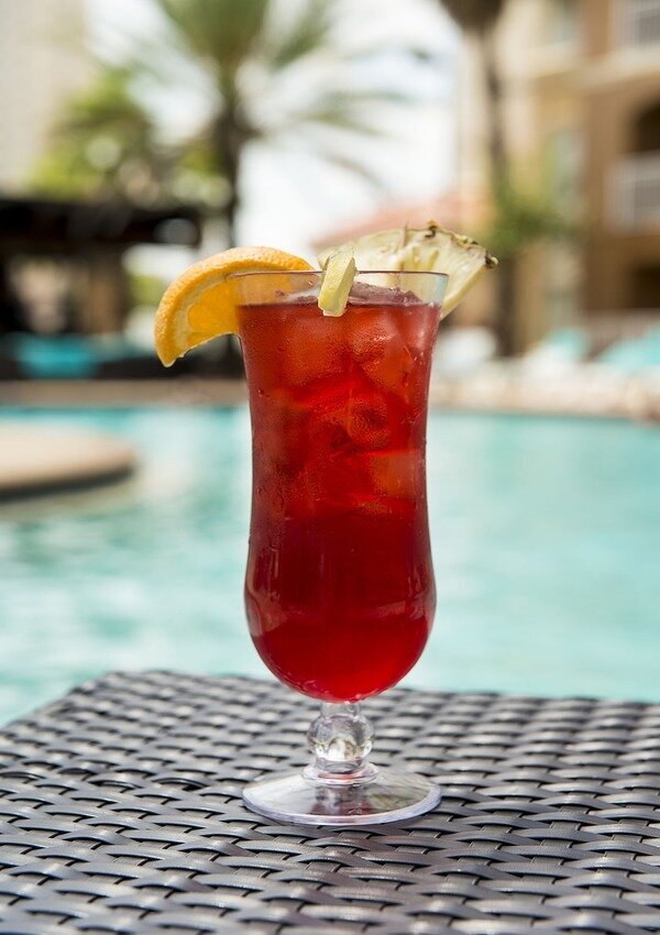 Источник: https://cdn.pixabay.com/photo/2015/06/22/23/20/cocktail-818197_960_720.jpg