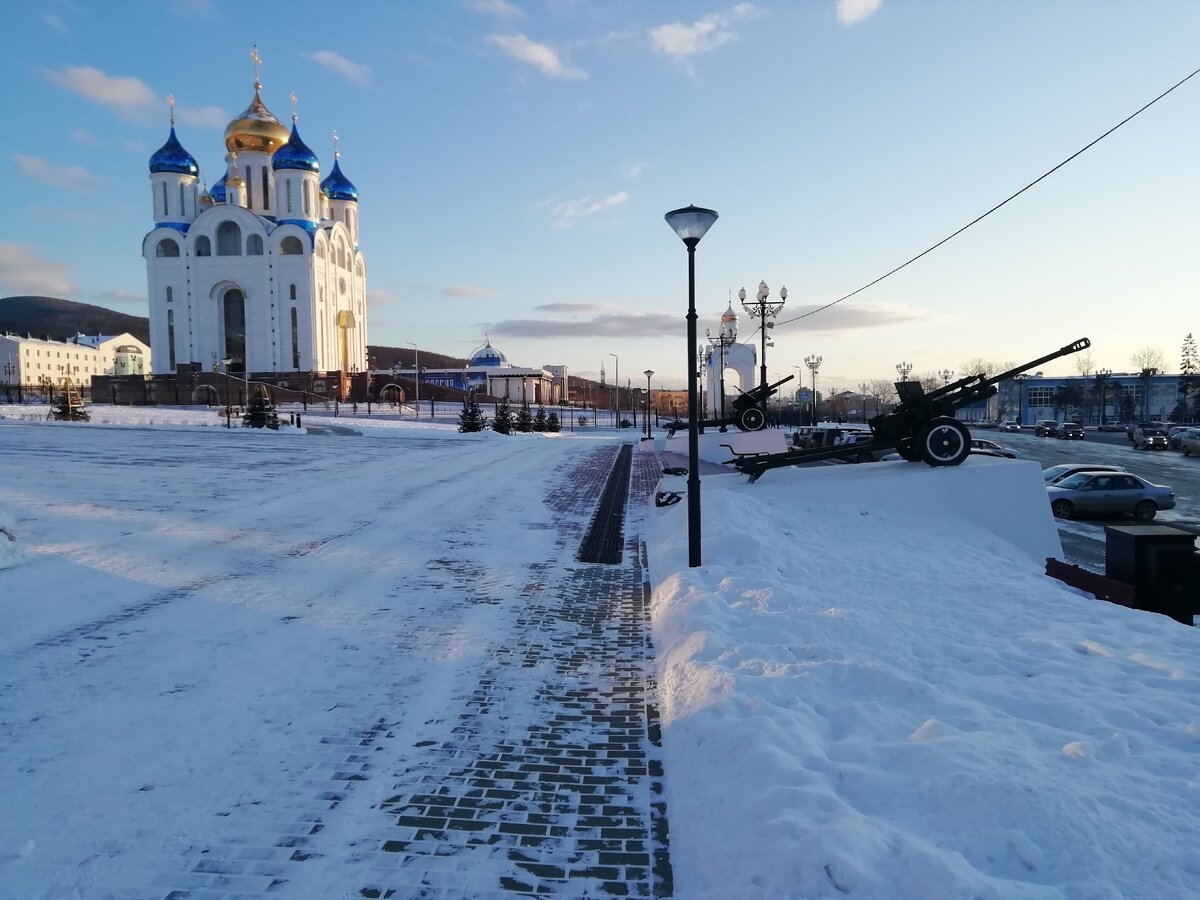 Храм и музей за ним.