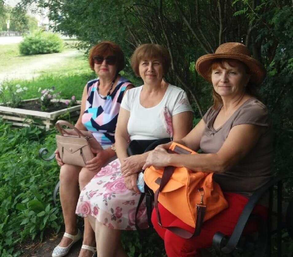 Дамы в ожидании.... Загадочные такие... 