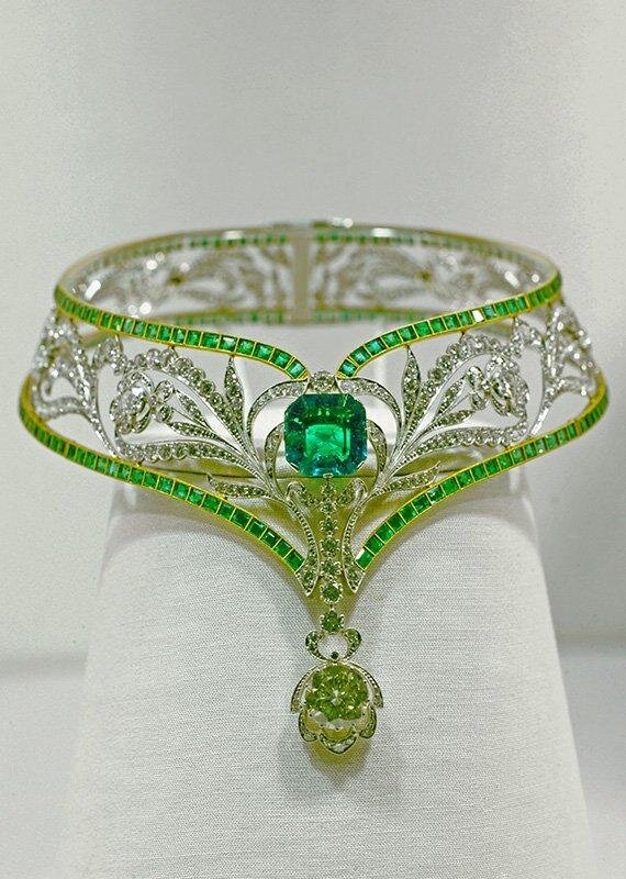 Колье от советских мастеров. 1977-й год. Платина, золото, бриллианты, изумруды. 