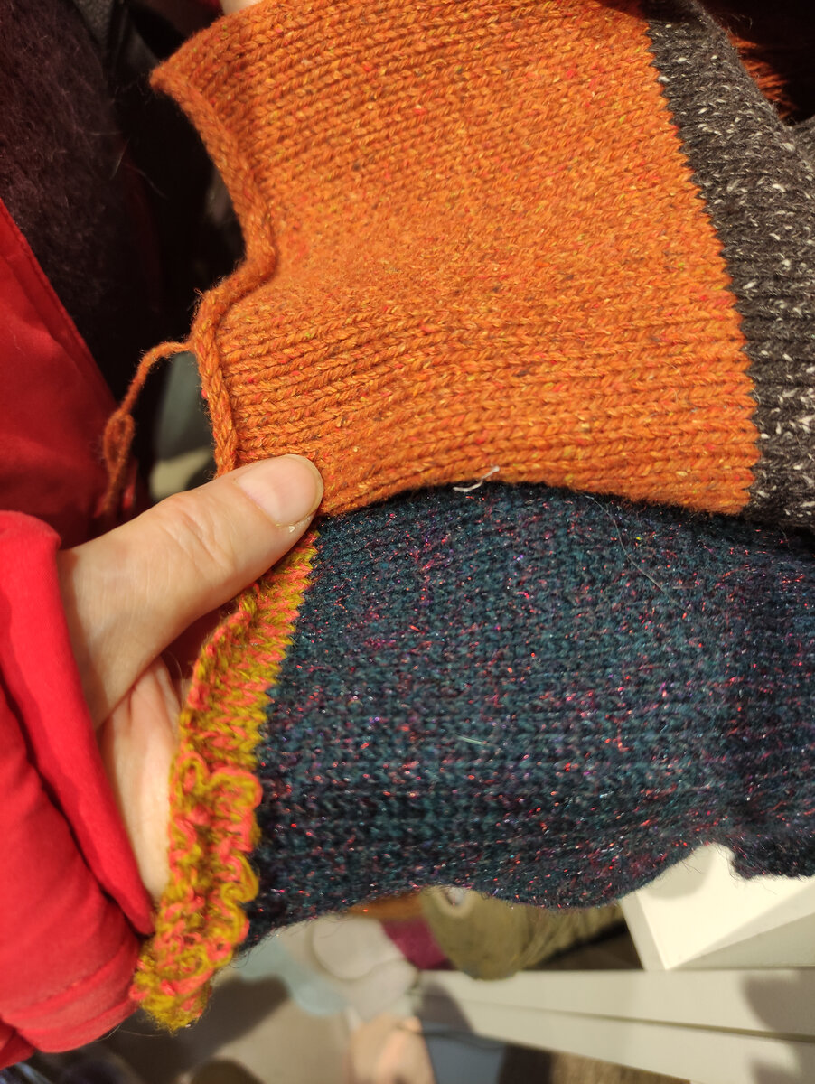 Морковный цвет пряжи слишком яркий