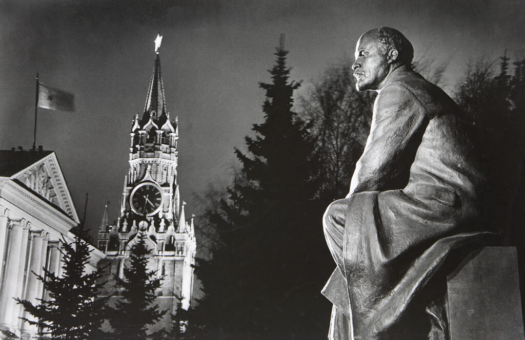 Памятник В.И. Ленину в Московском Кремле. Авторы – В.Б. Соболев, В.В. Егоров. 1970-е гг. Главархив Москвы