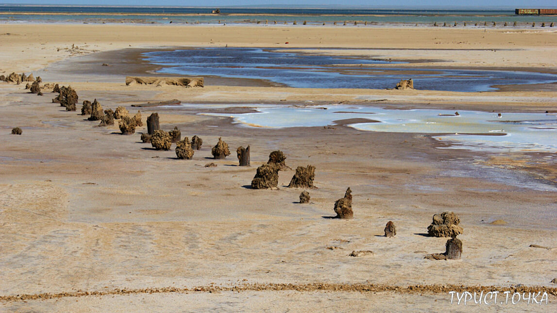 Деревянные столбики стоят тут уже больше века