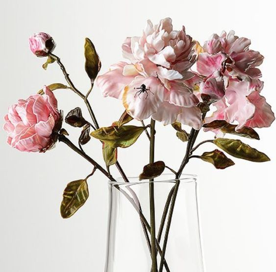 Прелесть увядания стеклянных цветов Лиллы Табассо