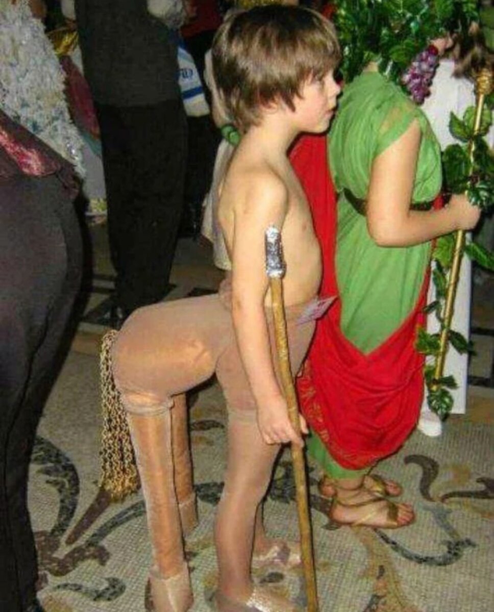 Детские карнавальные костюмы. Родителям в оригинальности не откажешь. Фотография взята из открытых источников интернета