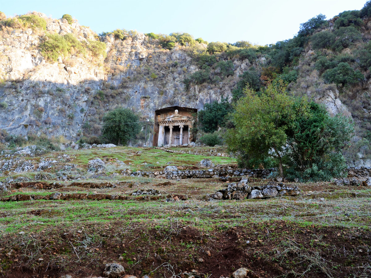 Τάφος Αμύντα.  Φωτογραφία του συγγραφέα.