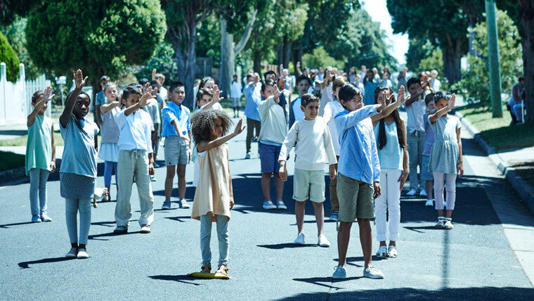 Кадр из сериала «Конец детства»