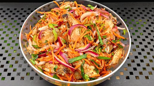 Крылышки хе по корейски куриные. Пад ки Мао лапша. Chicken Fajitas. Куриный фахитас. Лапша с мясом в сковороде.