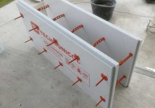 Несъемная опалубка из ЭППС с перемычками в виде полимерных стяжек