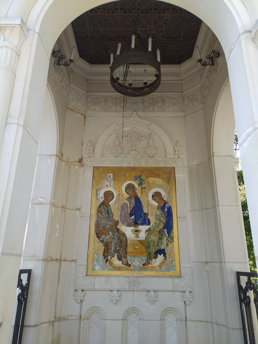 Часовня Троица у Спасо-Андроникова монастыря в Москве /фото автора

