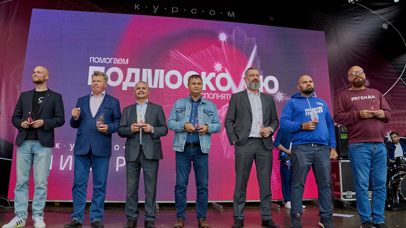    Молодая гвардия в усадьбе Гребнево © Пресс-служба МОРО ВОО «Молодой Гвардии Единой России»