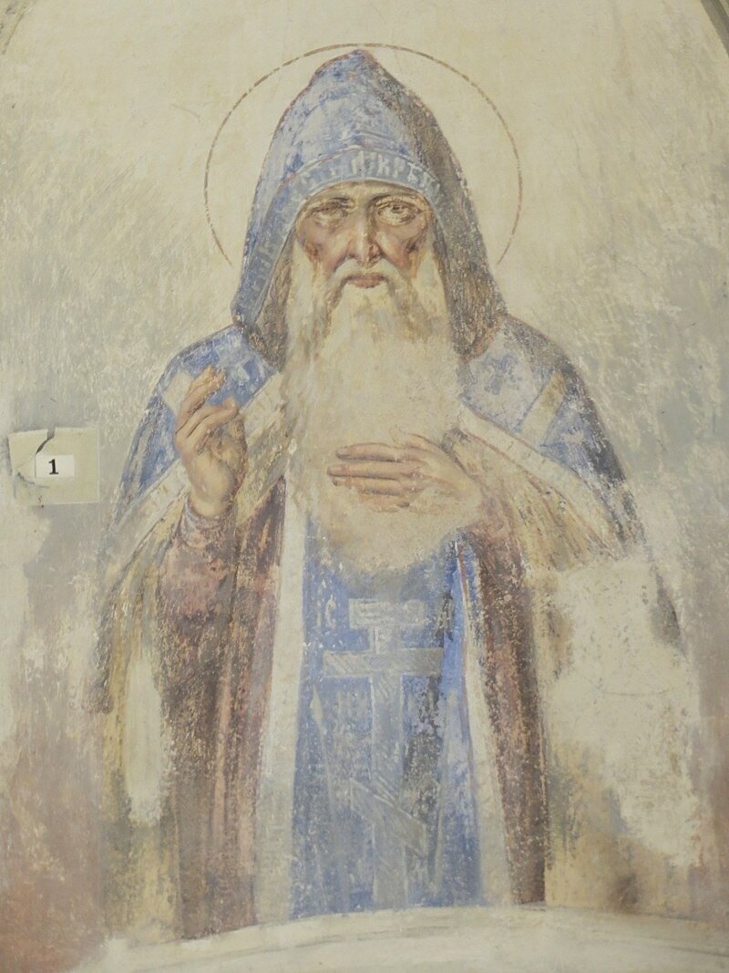 Фресковое изображение середины XIX века в медальоне недействующего храма Иоанна Богослова города Бежецка.
Поясное изображение преподобного Антония в молитвенном предстоянии.