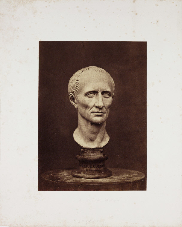 Бюст Юлия Цезаря из коллекции Британского музея. Фотография Роджера Фентона, сделанная по заказу Британского музея. Ориентировочно 1856 год. 
© Royal Photographic Society