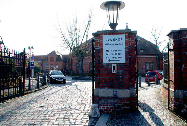 Вход на территорию тюрьмы Тегель практически свободный