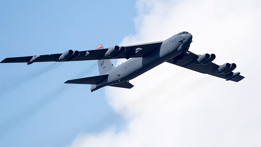 Американский стратегический бомбардировщик B-52