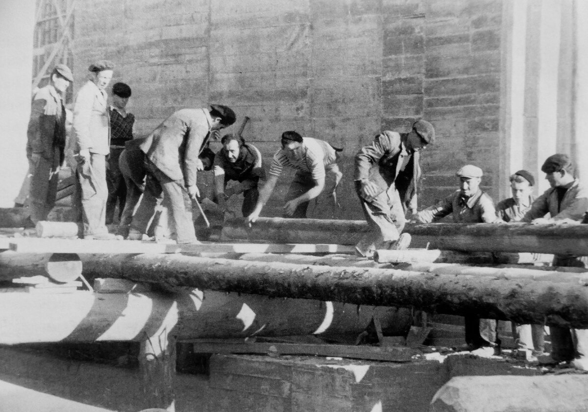 Французские рабочие на строительстве укреплений Атлантического вала (с) waralbum.ru