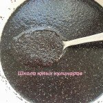 2. Пока тесто вымешивается и подходит, сделать начинку по рецепту - Как приготовить мак для рулета.