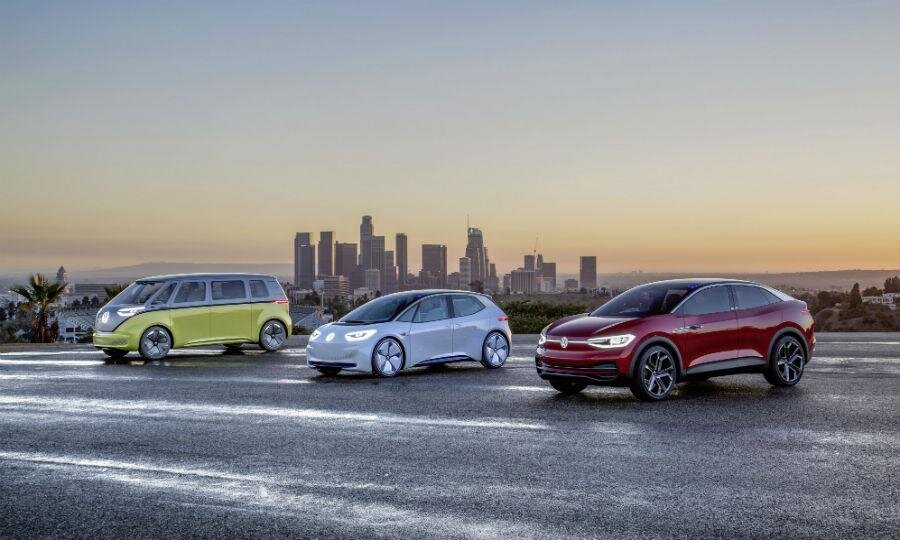 VW выпустит свои первые три Электрические модели, начиная с 2020 года. Слева показаны микроавтобус I. D. Buzz, хэтчбек I. D. и кроссовер I. D. Crozz.