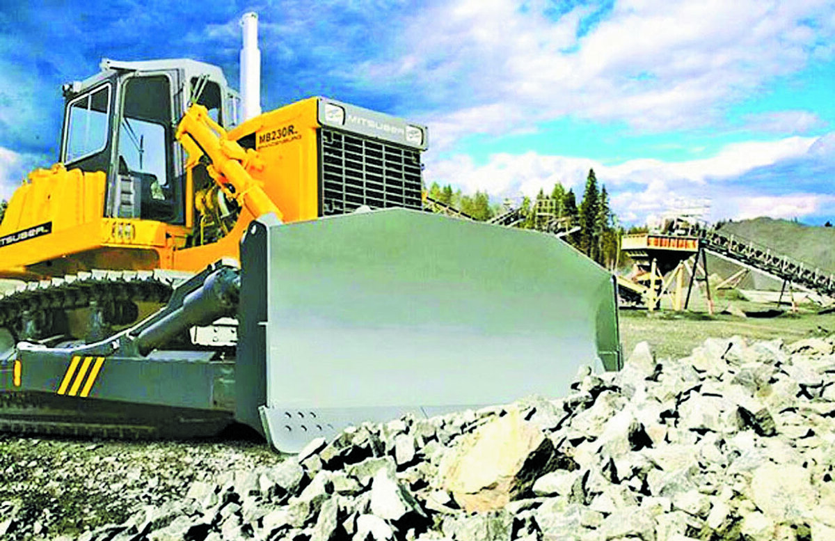 Бульдозер разрабатывает скальные и каменистые грунты 